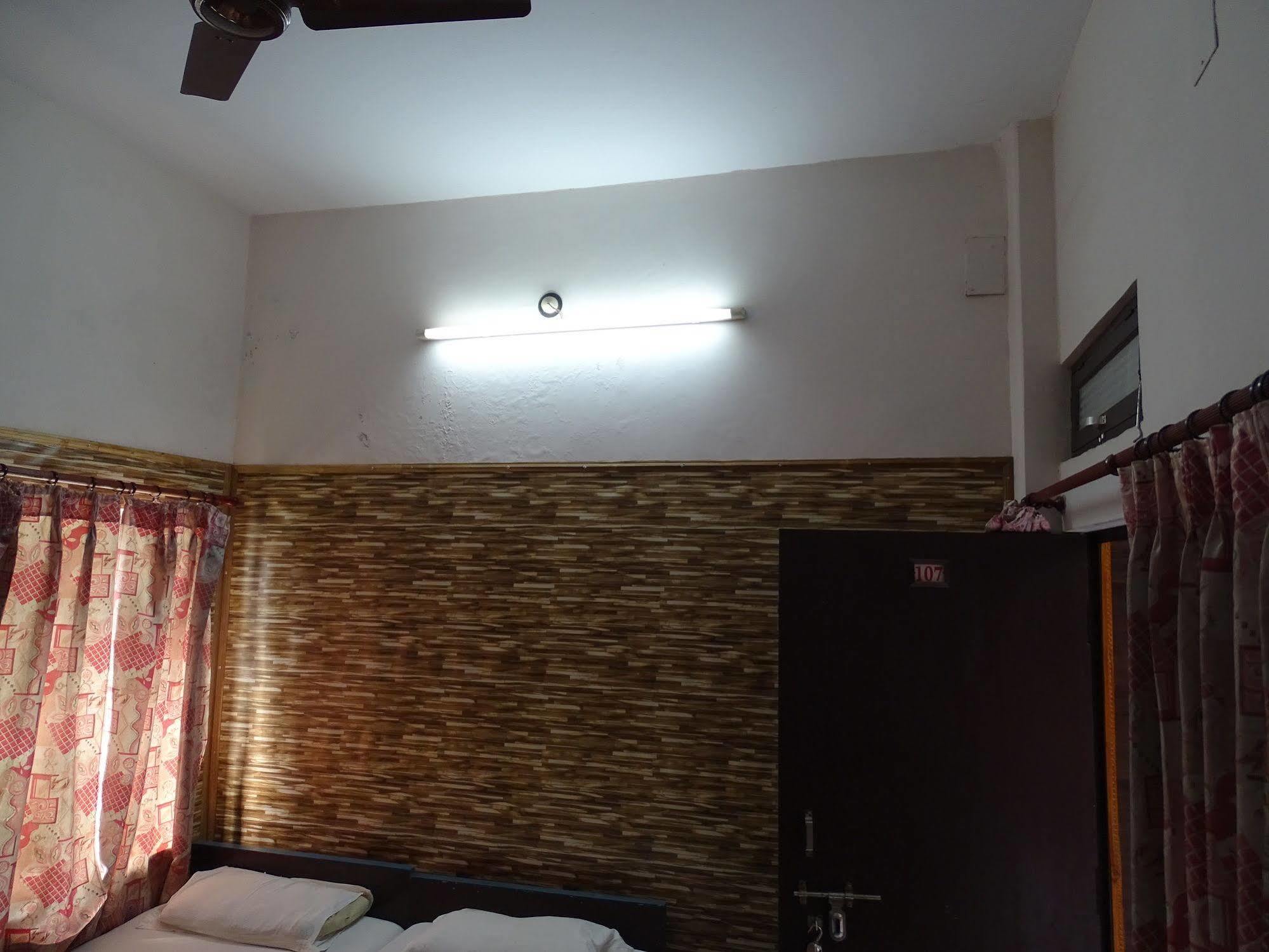 Teerth Guest House Varanasi Luaran gambar